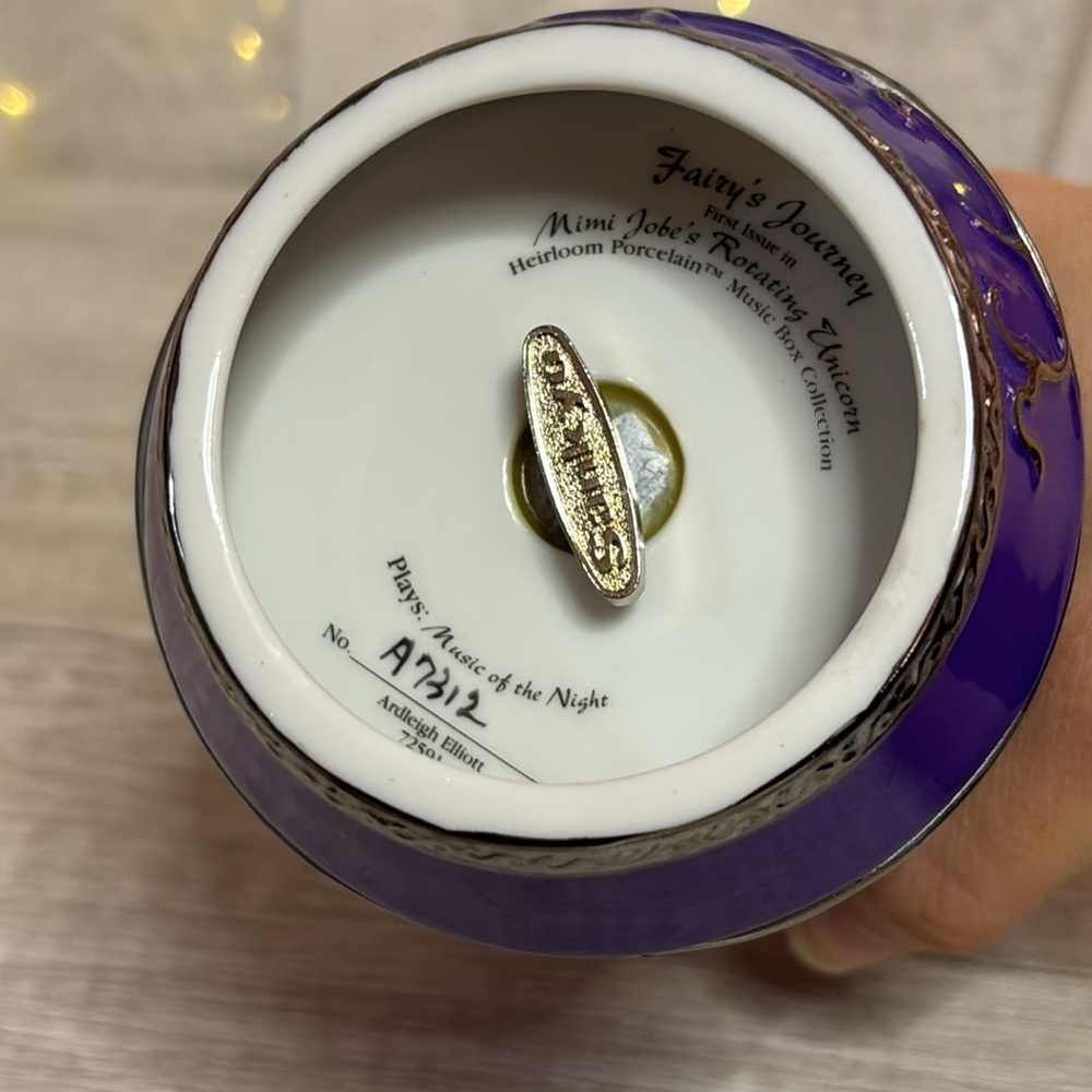 Ardleigh Elliott “Fairy’s Journey” Porcelain Music Box Collection - Picture 8 of 9
